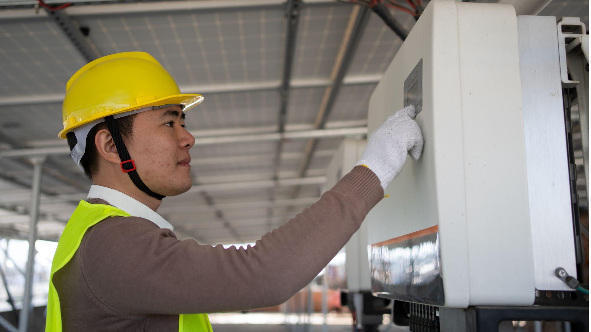 How-to-Set-Up-the-Inverter-of-a-Solar-System2