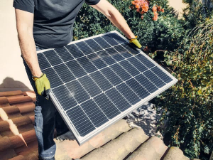 Understanding-the-Importance-of-Solar-Panel-Maintenance