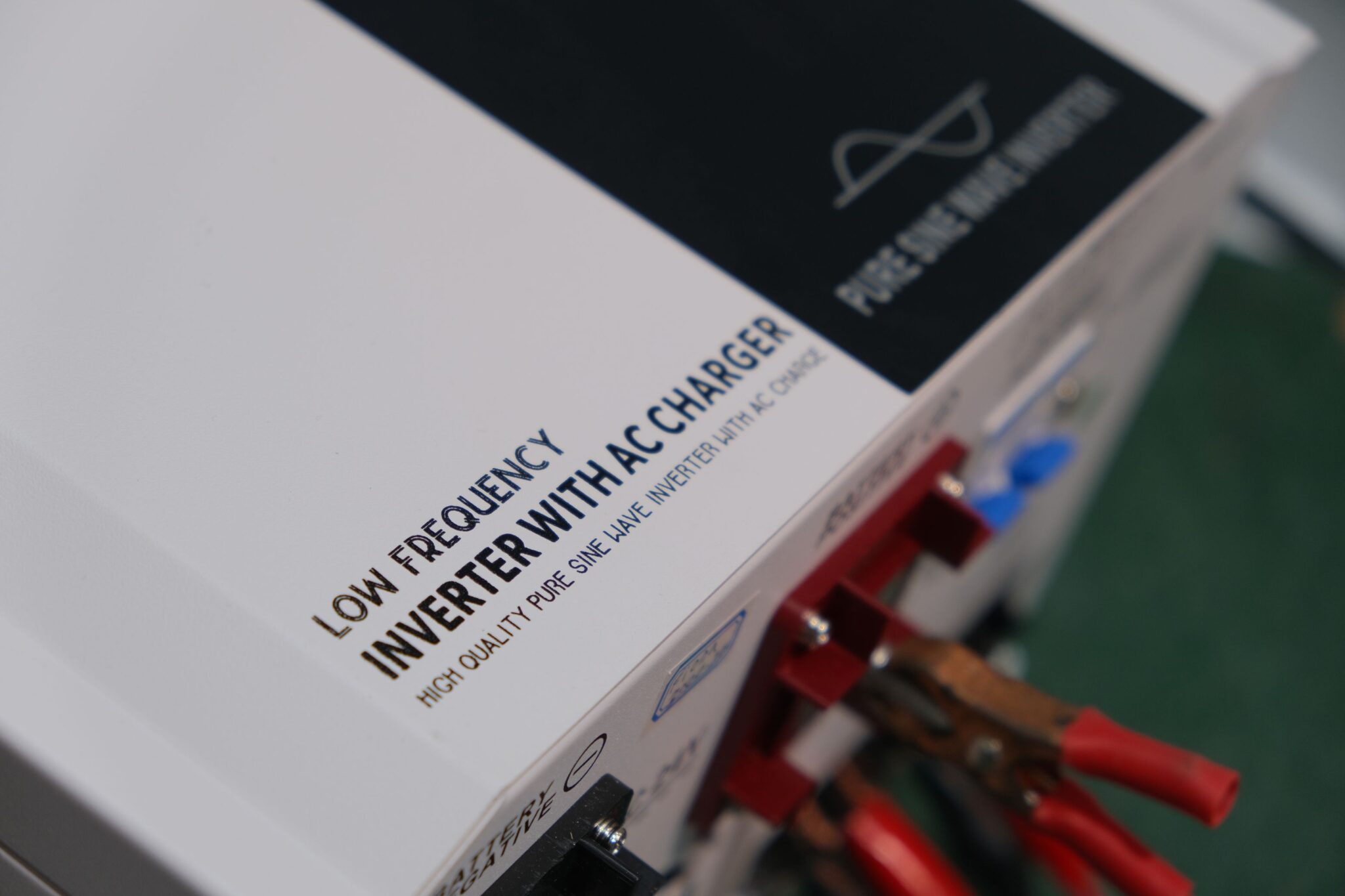 How-to-Set-Up-the-Inverter-of-a-Solar-System1-2048x1365