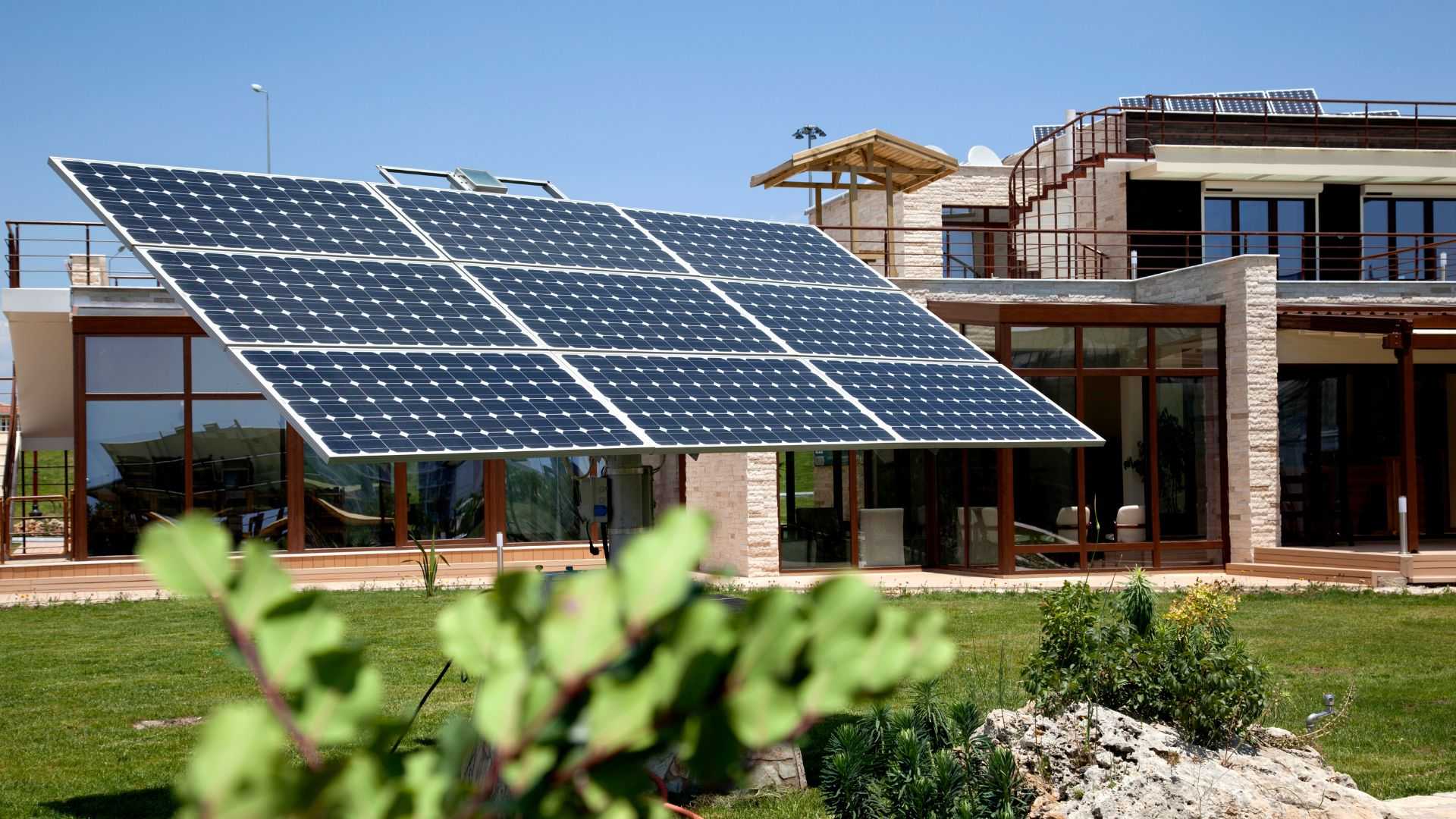 Can we use solar panels directly, without connecting an inverter?
