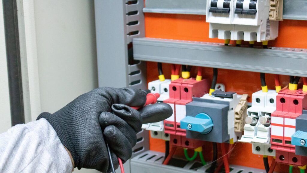 Why My Solar Charge Controller Cut off the Power at Night?