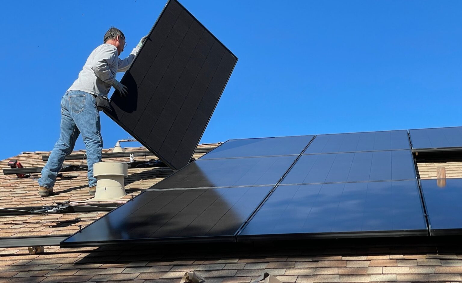 Why-Are-Most-Commercial-Solar-Panels-Only-25-Efficient-4-1536x940