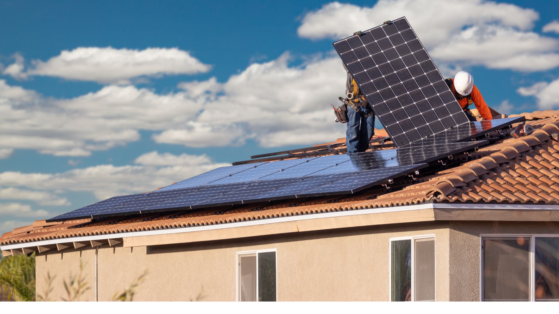 Can I connect two different solar sizes while wiring the inverter?
