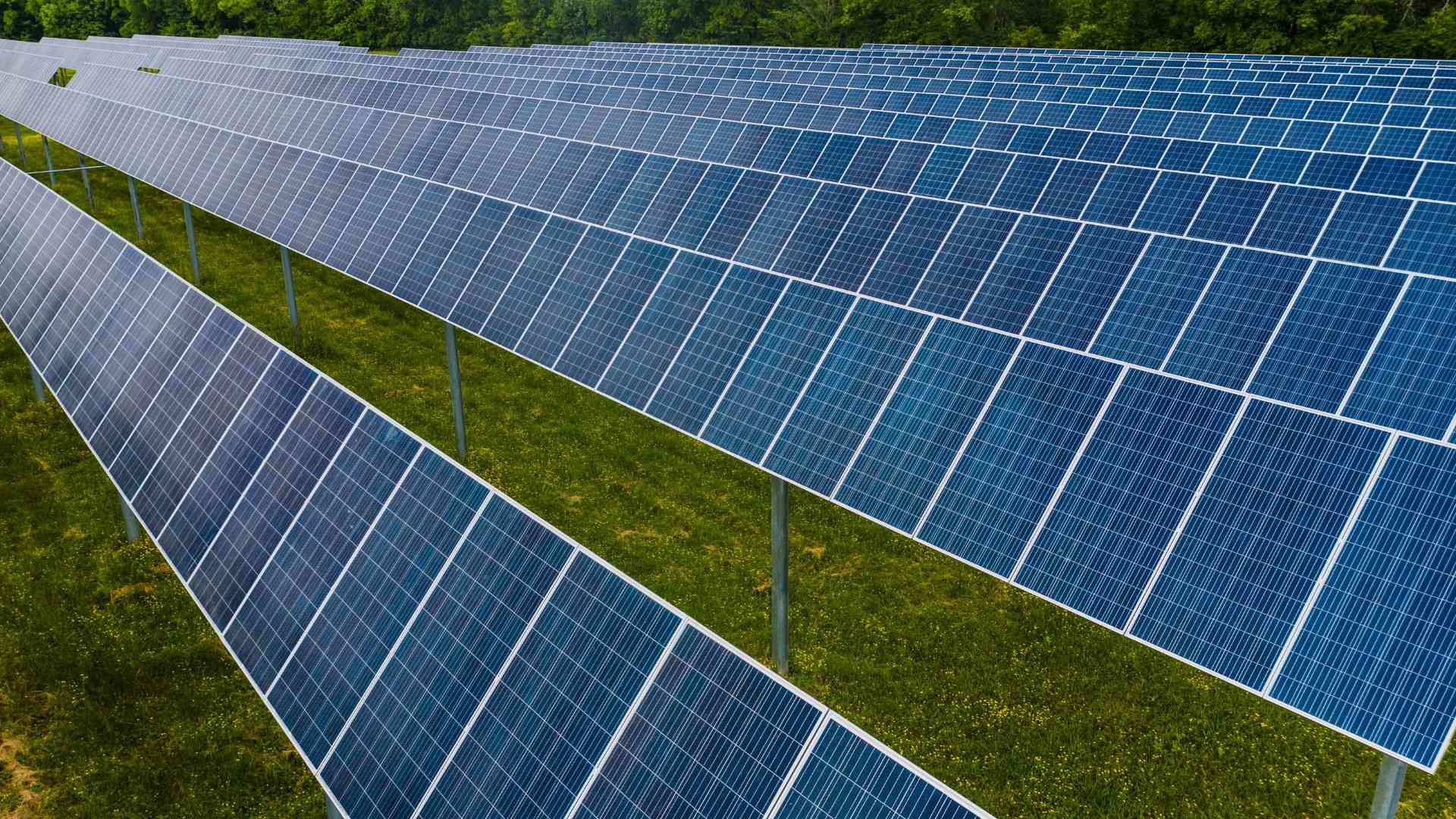 What is the efficient voltage for a Solar Power System?