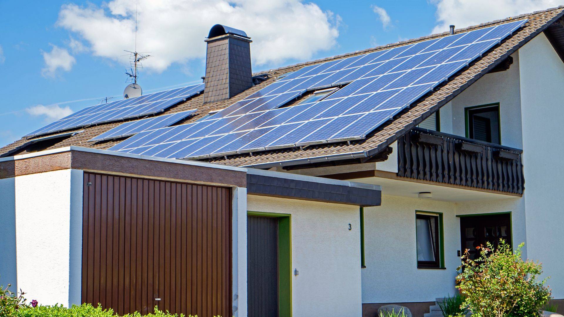 How best can efficiency of solar panels be optimized?